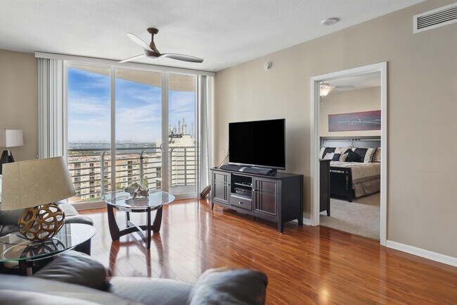 Building Photo - 1551 N Flagler Dr