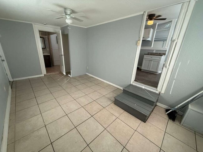 Building Photo - 3/2 Beautiful Upgraded Home on a corner lot! Apply for FREE This Holiday Season!