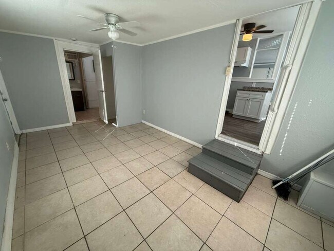 Building Photo - 3/2 Beautiful Upgraded Home on a corner lot! Apply for FREE TODAY!