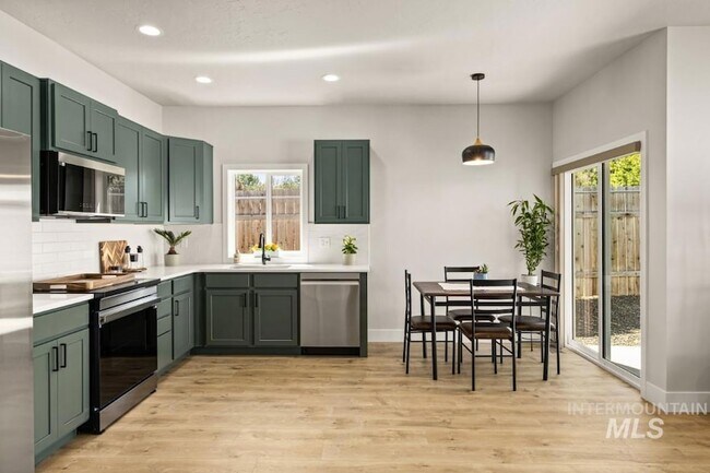 Building Photo - 10494 W Shields Ave