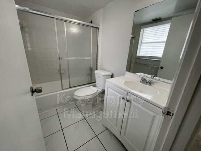 Building Photo - 11423 NW 35th St