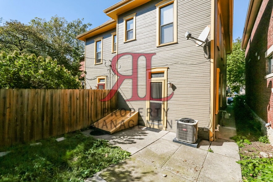 Building Photo - 181 E 1st Ave