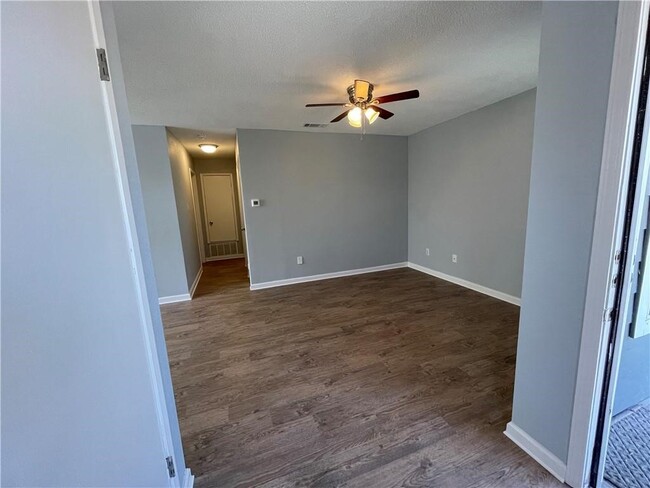 Building Photo - 7417 Vintage Hills Dr