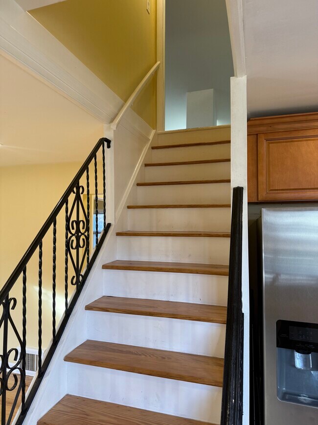 Building Photo - 21 Bellport Pl