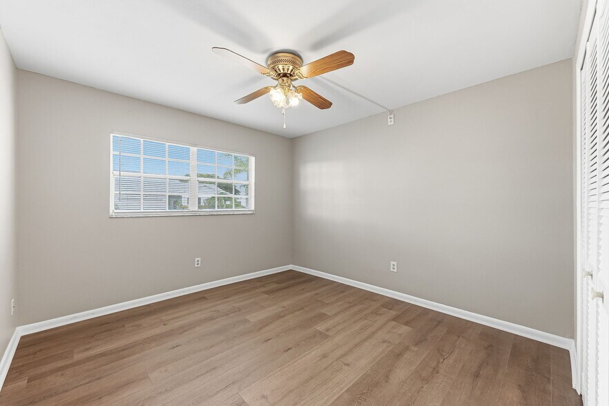 Building Photo - 1514 Edgewater Cir