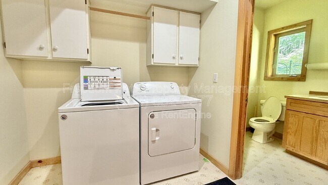 Building Photo - 166 Wildwood Ln