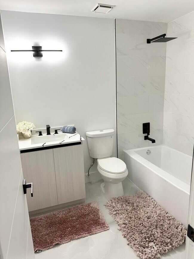 Building Photo - 10033 Winding Lake Rd