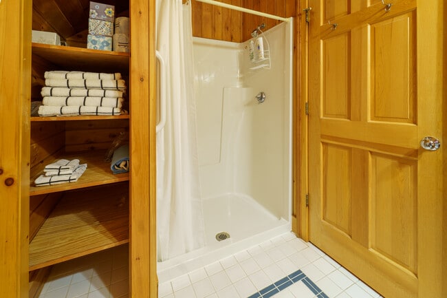 Building Photo - 45 Taconic Ave