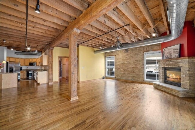 Building Photo - 418 N 3rd St