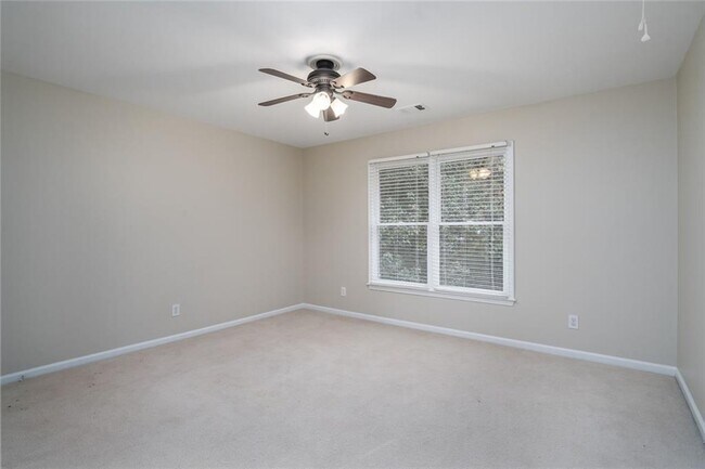 Building Photo - 174 Ennisbrook Dr SE