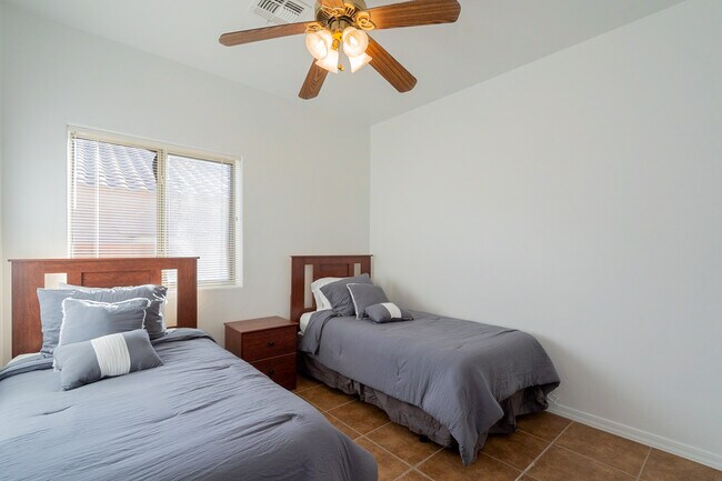 Building Photo - 5109 N Pelican River Way