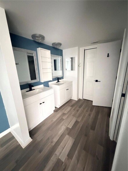 Building Photo - 5920 7th Ave W