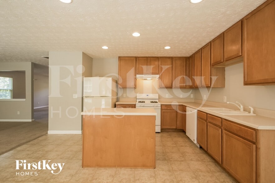 Building Photo - 3545 Bridgeshaw Dr