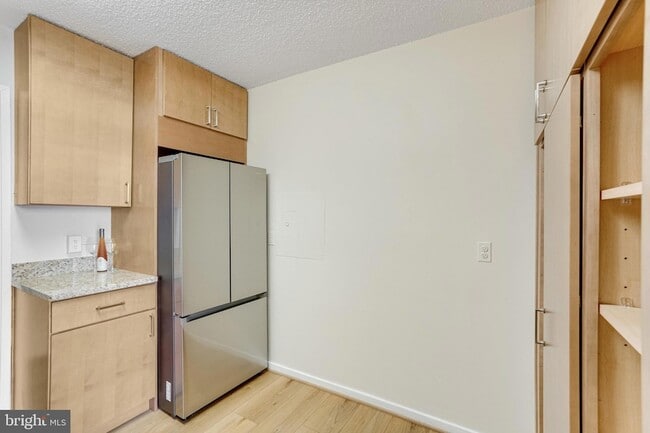 Building Photo - 2300 Pimmit Dr