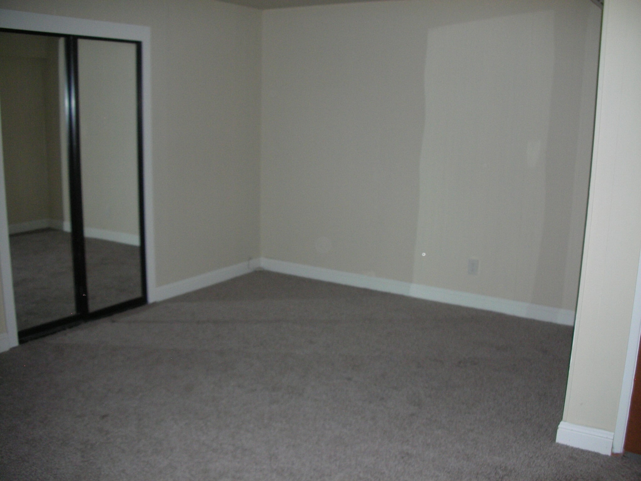 Building Photo - 135 Lake Dr