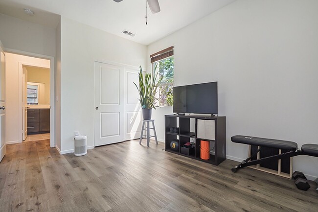 Building Photo - Beautiful TownHome in Pacific Ridge Rancho...