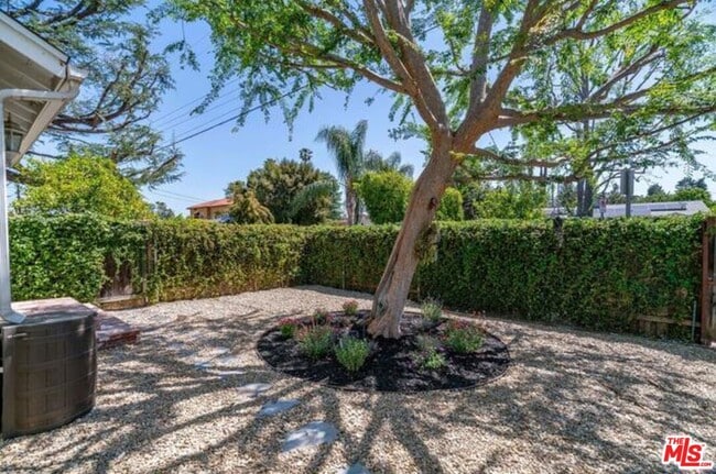 Building Photo - 5501 Cantaloupe Ave