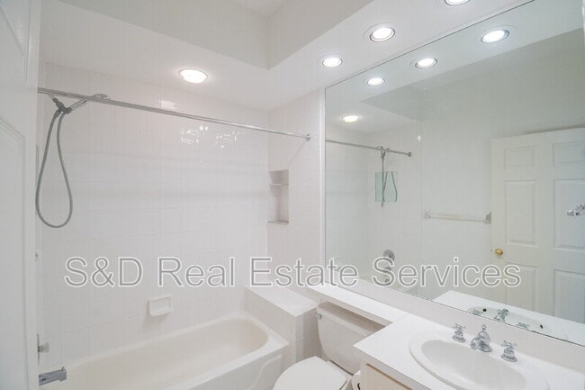 Building Photo - 447 Enclave Pl