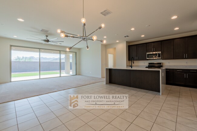 Building Photo - 3 Bedroom, 2 Bath Home Available Now!
