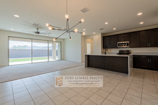 Building Photo - 8443 S 164th Dr