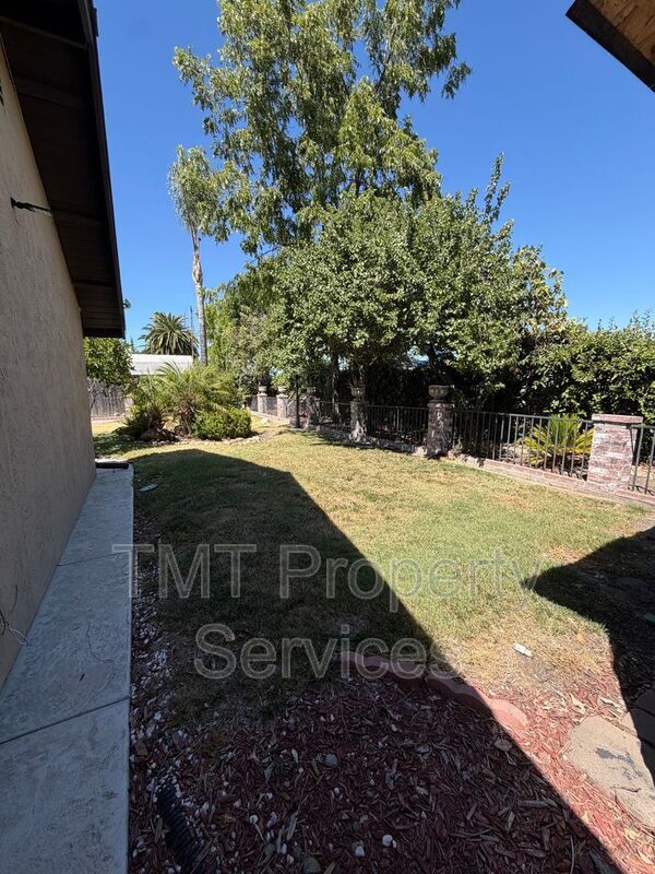 Building Photo - 930 Graywood Cir