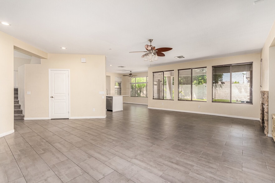 Building Photo - 6804 W Lone Cactus Dr