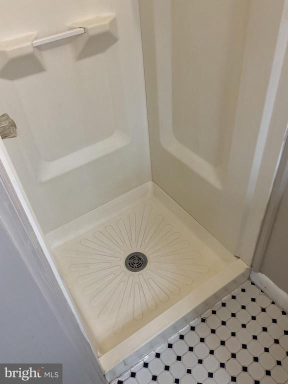 Building Photo - 5 E Main St