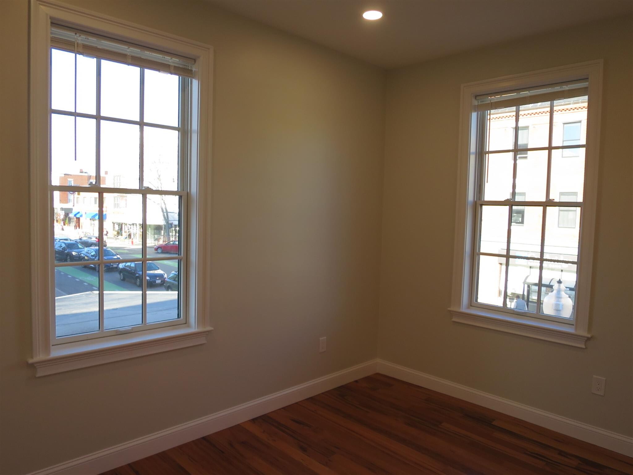 Building Photo - 136 Inman St