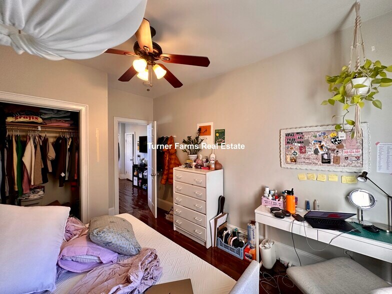 Building Photo - 717 Parker St