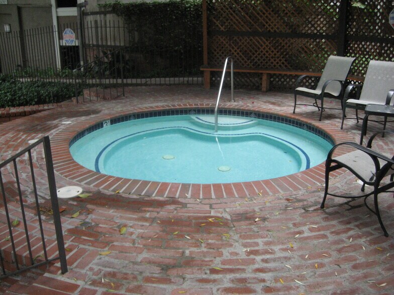 Building Photo - 6435 Green Valley Cir