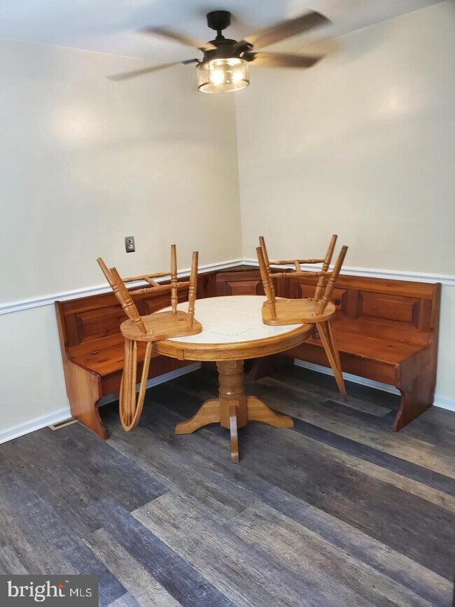 Building Photo - 10 Binford Ln