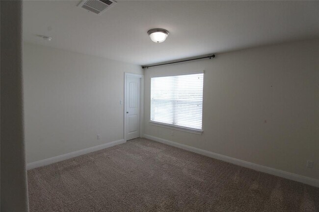 Building Photo - 5800 Viejo Dr