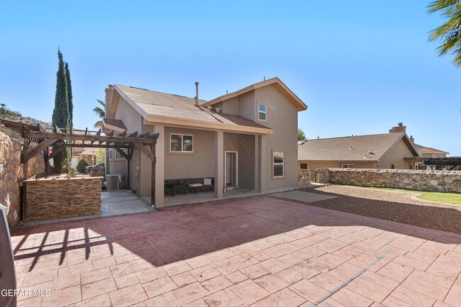 Building Photo - 6609 Parque Del Sol Dr