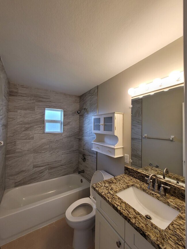 Building Photo - Duplex for rent