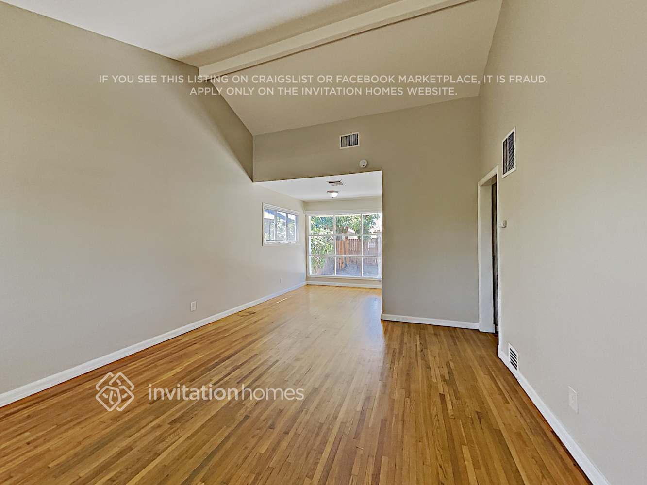 Building Photo - 8647 Tyrone Ave