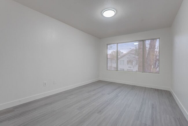 Building Photo - 3060 Tarpon