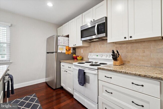 Building Photo - 206 Birch Dr