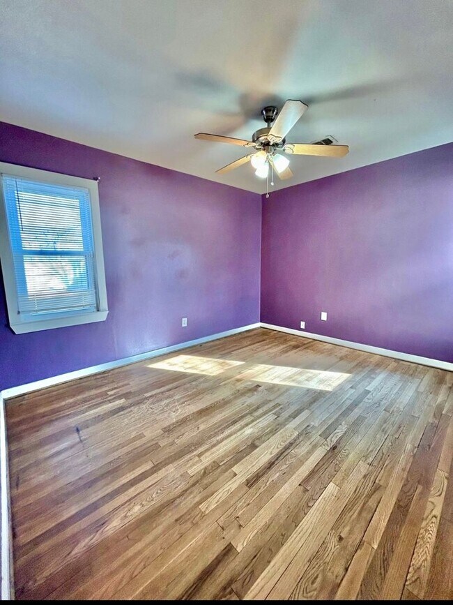 Building Photo - 3 bed 1 bath now available in the heart of Lubbock