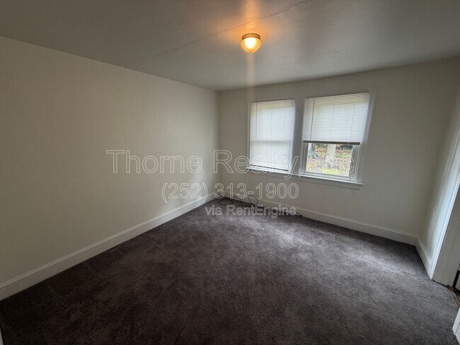 Building Photo - 216 S Vyne St