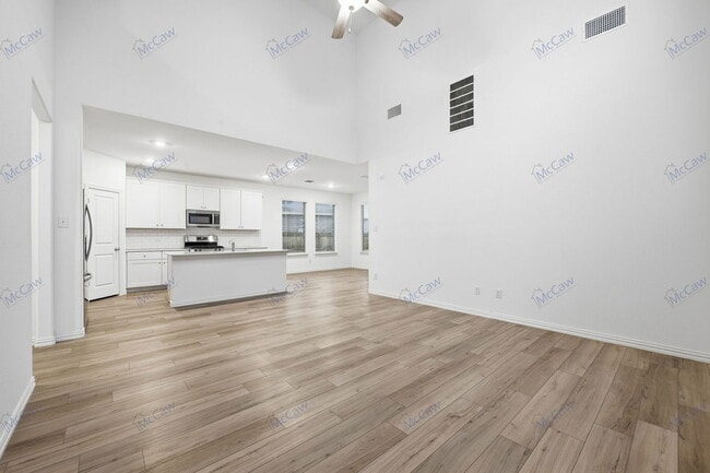 Building Photo - 10037 Little Tree Ln