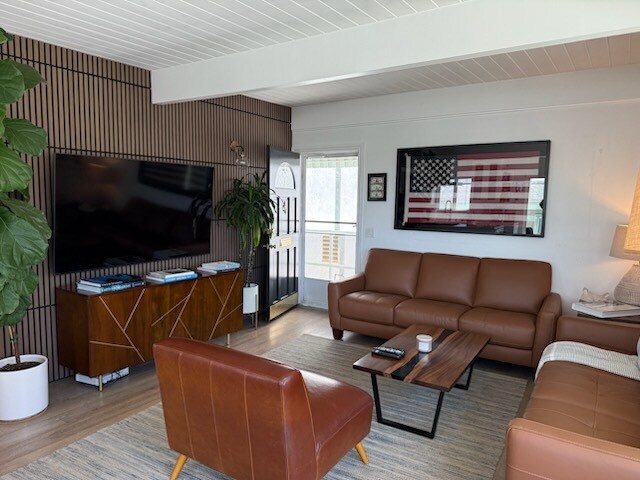 Building Photo - 205 41st St