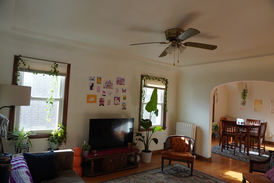 Living Room - 2559 N Frederick Ave