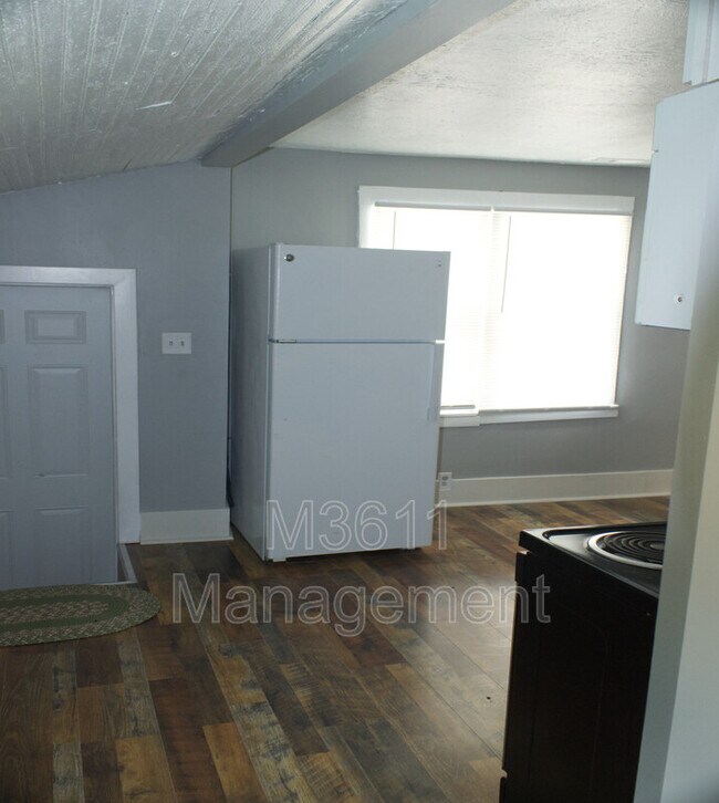 Building Photo - 820 Charleston St