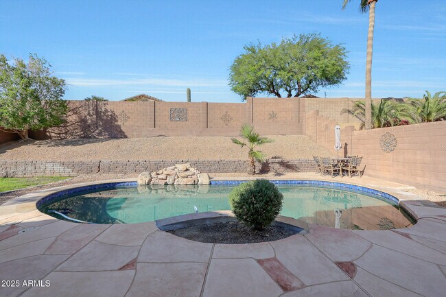 Building Photo - 1642 W Windsong Dr