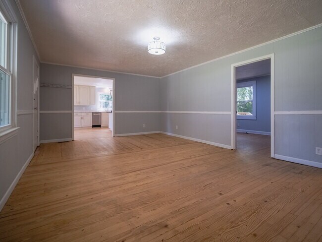 Building Photo - "Charming 3-Bedroom Home in Cramerton - Spacious 1217 Sq Ft with 2 Full Baths!"