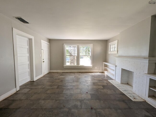 Building Photo - 1706 McGregor Ave