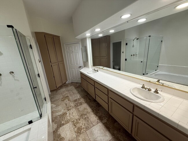 Building Photo - 3-Bedroom Home with Dual Fireplaces, Dual Balconies, and Community Pool in Valencia!