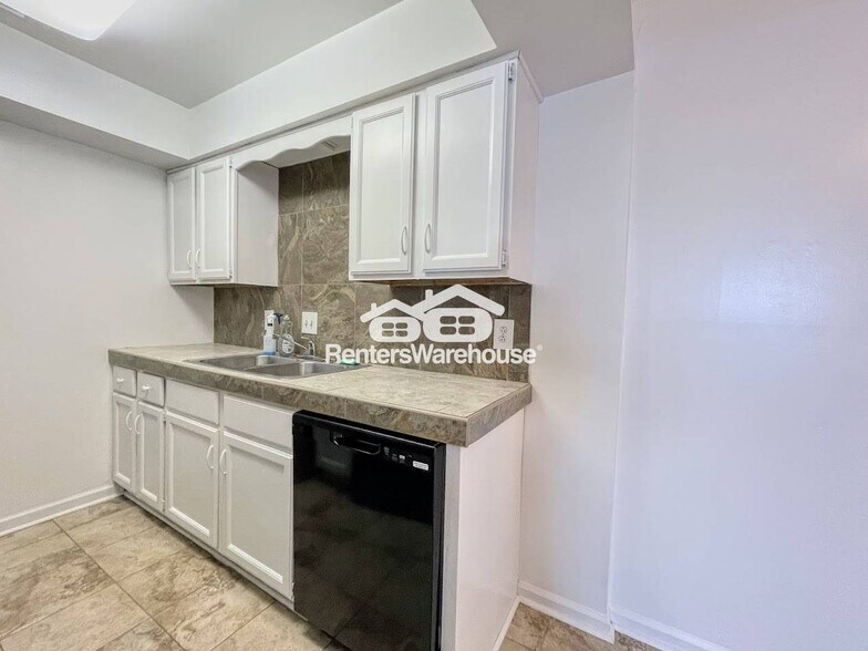 Building Photo - 3930 Rica Dr