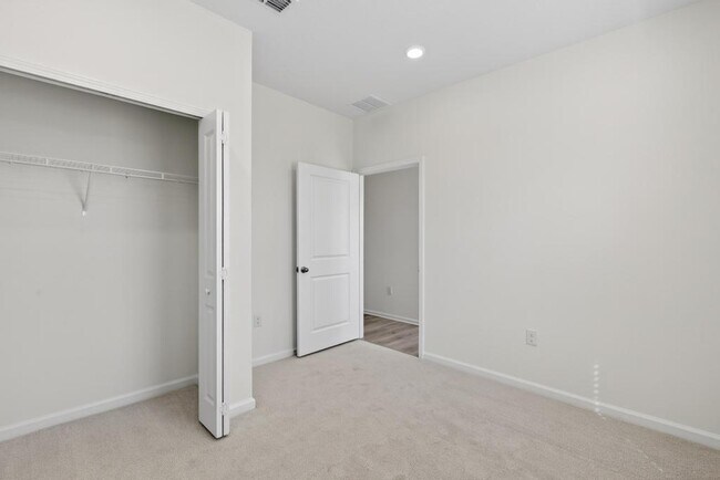 Building Photo - 368 Woods Ln