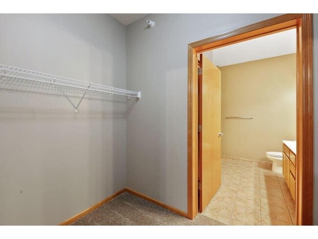 Building Photo - 2565 Franklin Ave